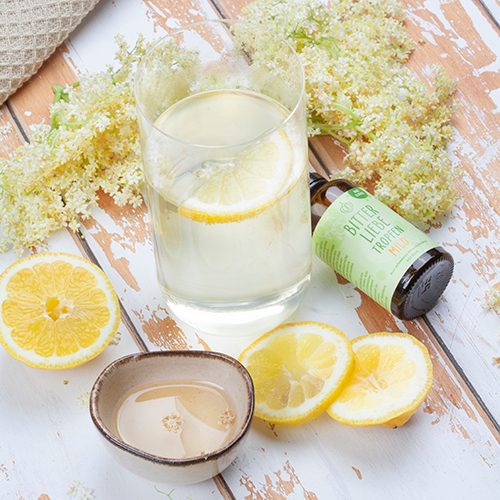 Limonade mit selbstgemachtem Holundersirup