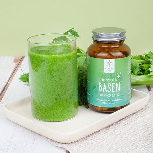 Grüner basischer Smoothie mit Sellerie